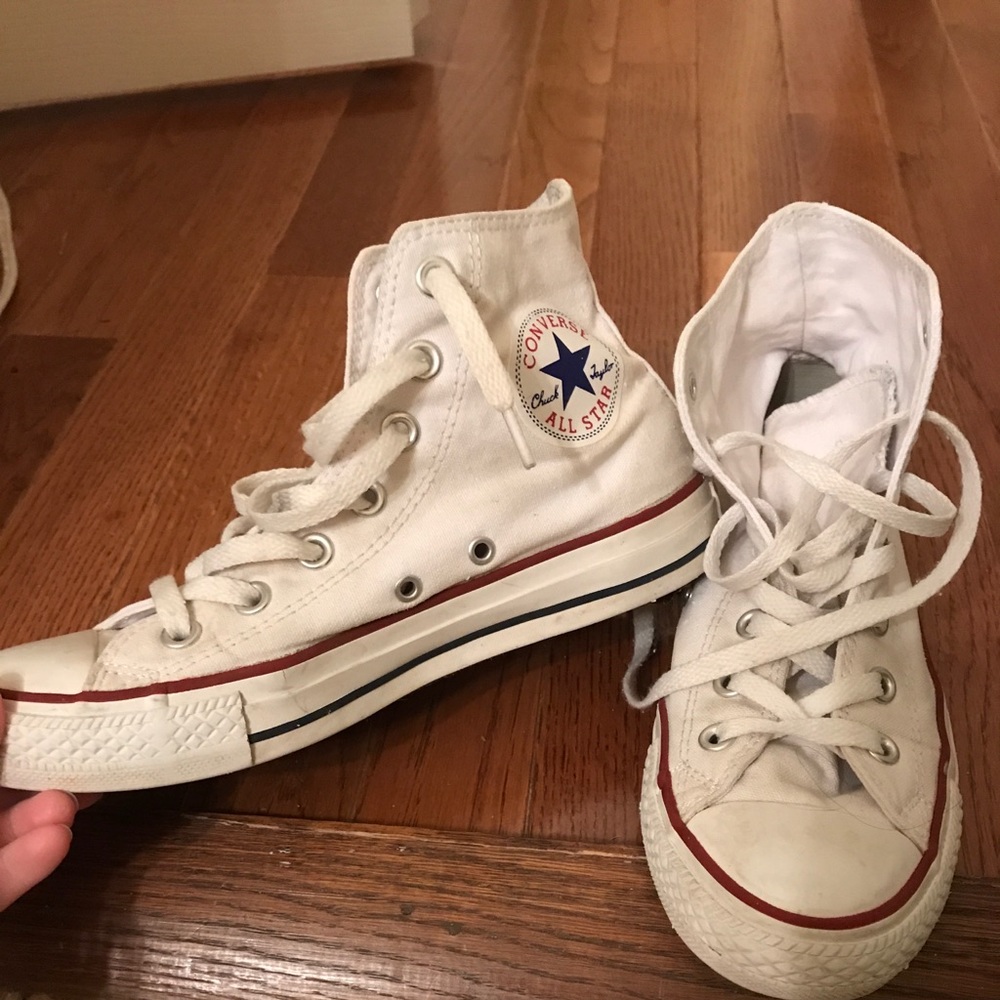 White Converse size 7
